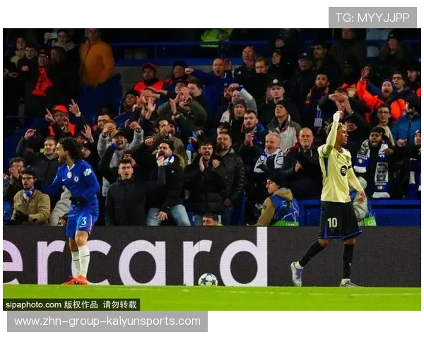 切尔西中场回传制造致命反击机会,蓝军反超比分:战术美学与速度之战